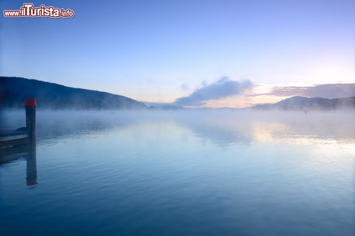 Immagine L'alba fotografata a Velden am Woerther See, la cittadina che si affaccia sul magnifico lago dell'Austria - © Yuriy Chertok / Shutterstock.com