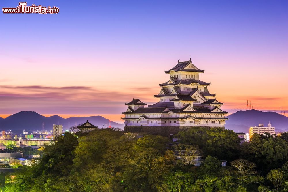 Immagine Alba al Castello di Himeji, uno dei siboli del Giappone