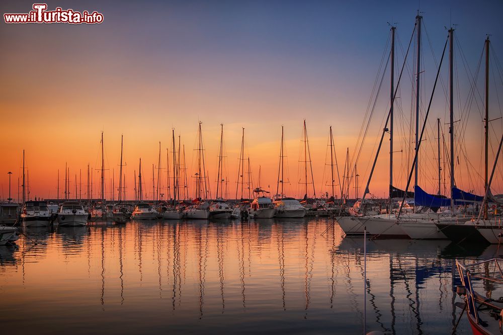 Immagine Alba sulla marina di Giulianova in Abruzzo