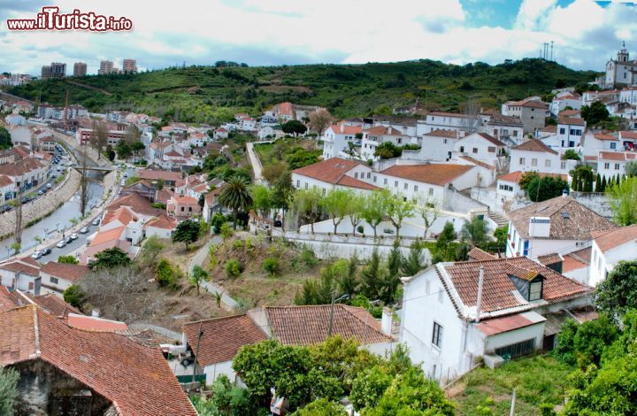 Immagine Posto ad appena 35 km da Lisbona, il borgo di Alenquer è una meta perfetta per un weekend in Portogallo - © jorge pereira / Shutterstock.com