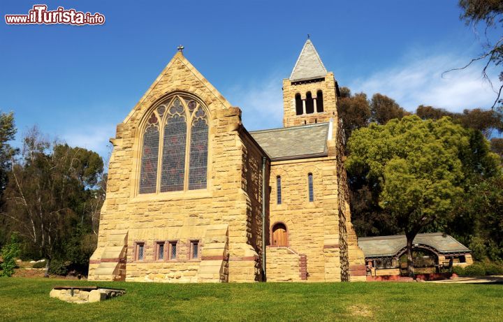 Immagine All Saints church, la chiesa di tutti i Santi si trova a Pasadena in California - © shalunts/ Shutterstock.com