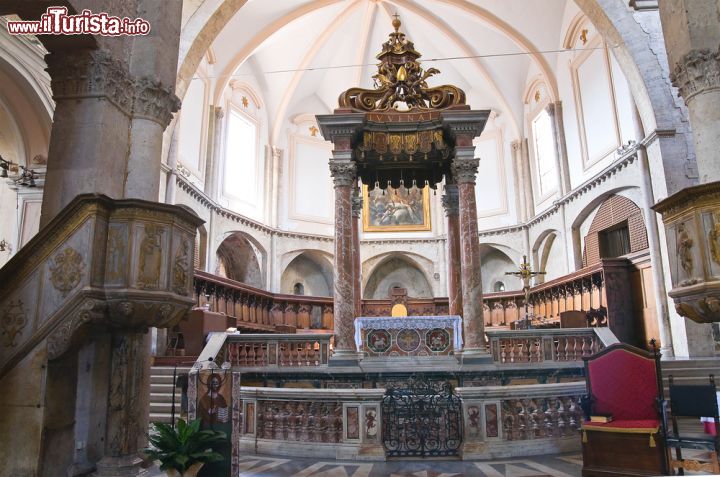 Immagine Altare ed abside della Cattedrale di San Giovenale a Narni - © Mi.Ti. / Shutterstock.com