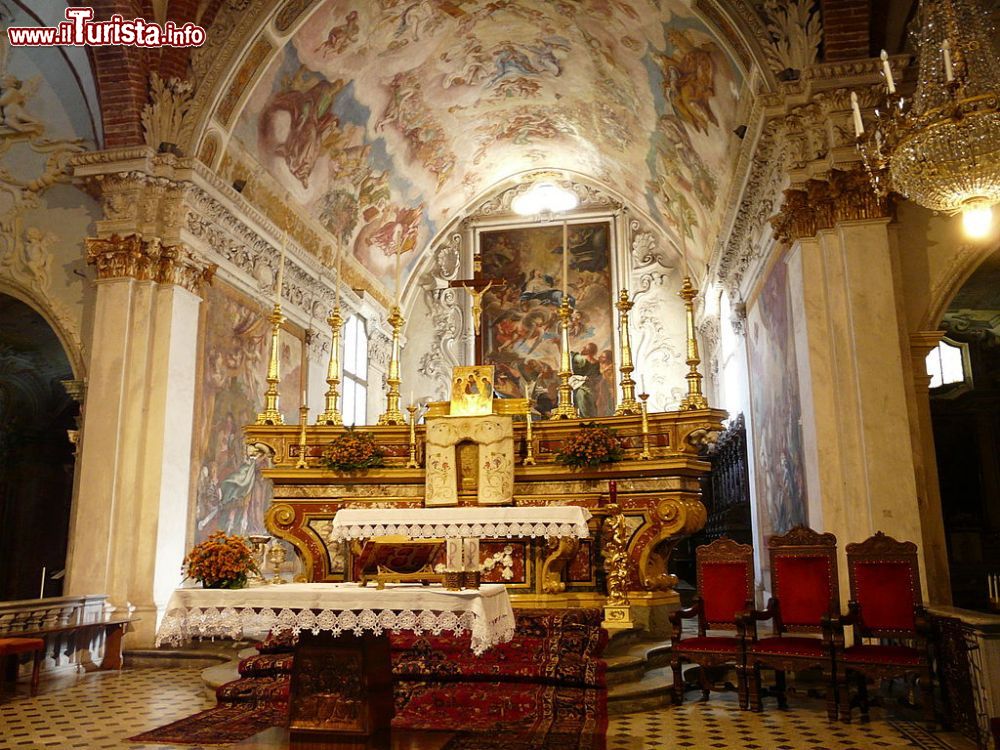 Immagine Altare maggiore nella Abbazia di Santa Maria di Casanova  una delle chiese di Carmagnola - © Davide Papalini -CC BY-SA 3.0, Wikipedia