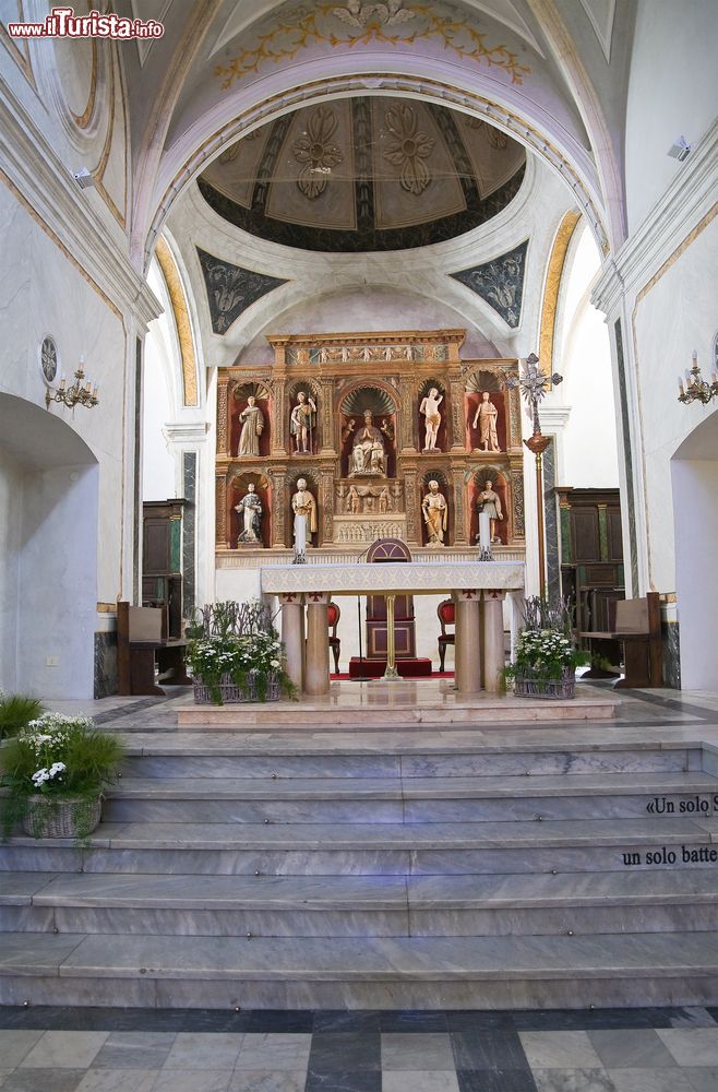 Immagine Altare maggiore nella CHiesa Madre di Noci in Puglia