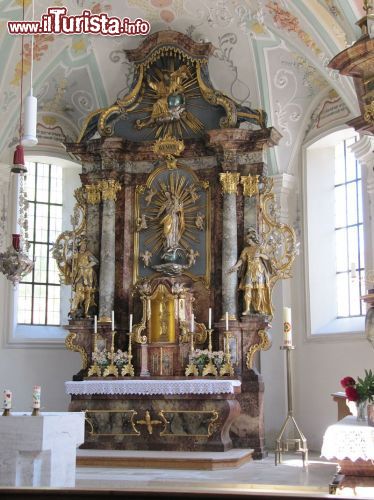 Immagine Altare maggiore nella chiesa parrocchiale di Vagen - © Irmgard (Sucomo) - CC BY-SA 3.0  Wikimedia Commons