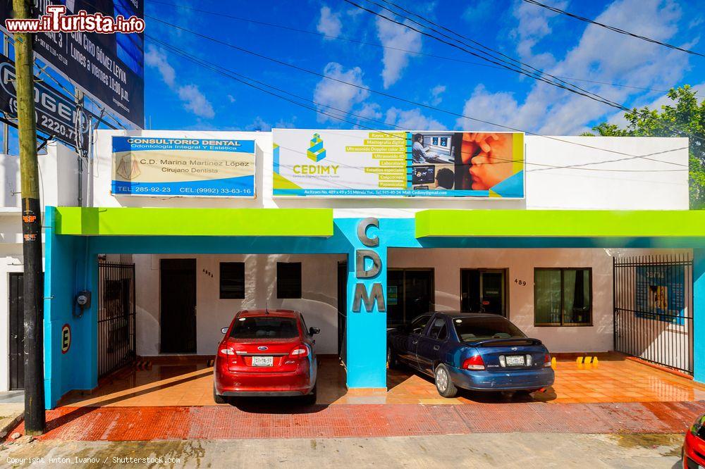 Immagine Ambulatorio dentistico a Merida, capitale e principale città dello stato dello Yucatan, Messico - © Anton_Ivanov / Shutterstock.com