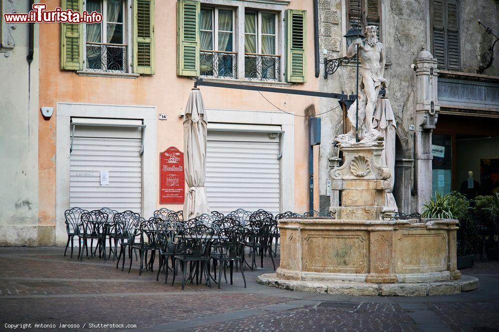 Immagine Anche i centro storici del Trentino sembrano abbandonati durante la pandemia coronavirus 2020 in Italia - © Antonio Jarosso / Shutterstock.com