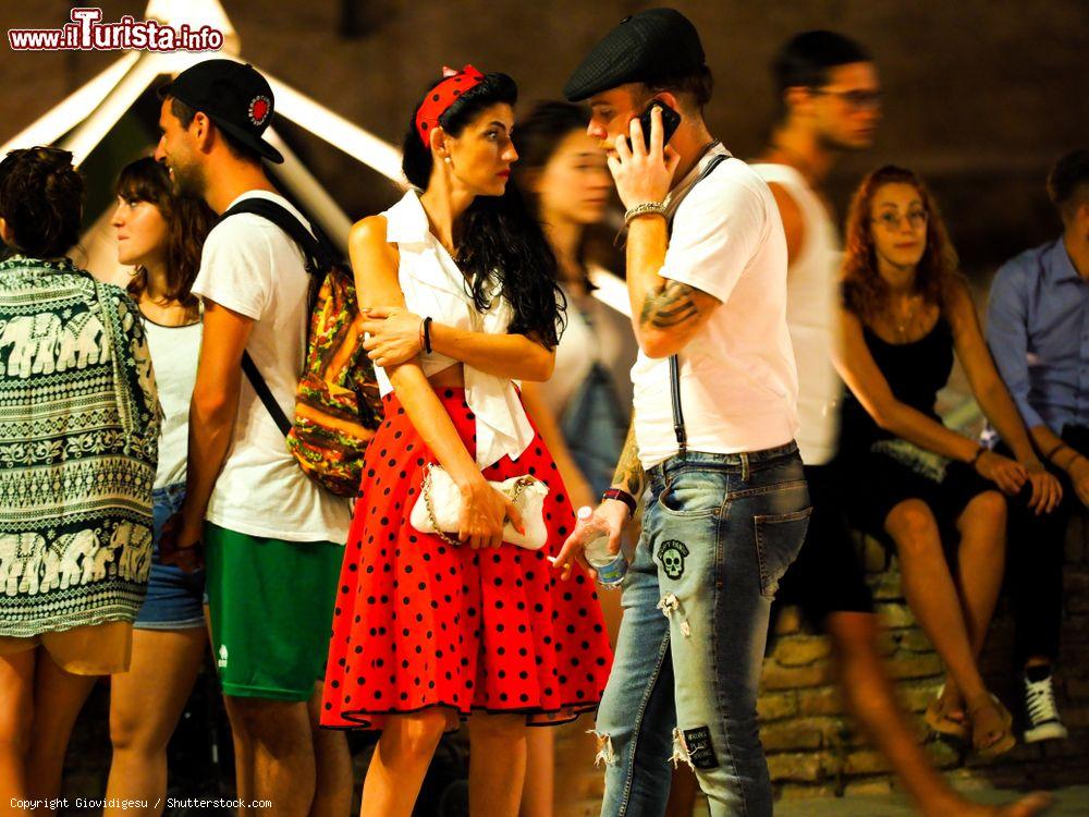 Immagine Anche i ragazzi si vestono stile america degli anni 50 al Summer Jamboree di Senigallia nelle Marche - © Giovidigesu / Shutterstock.com