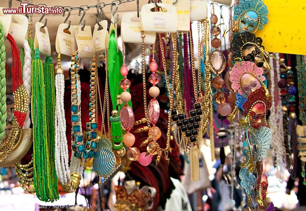 Immagine Ancona, Marche: Mercatino delle Pulci nelle Marche - © Mariya Siyanko / Shutterstock.com