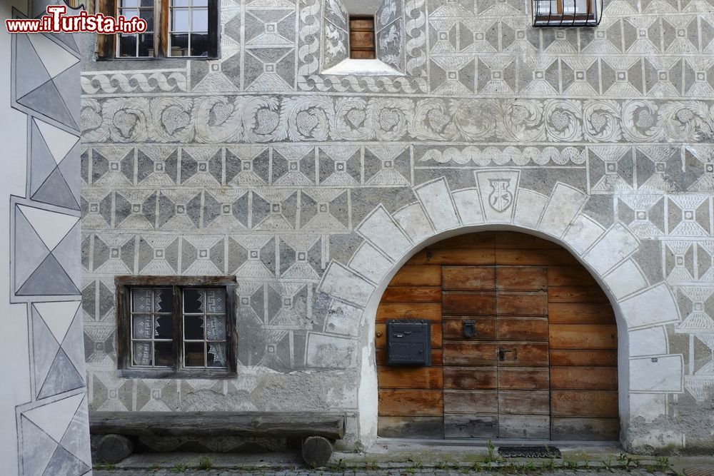 Immagine Andeer, una tipica casa dei Grigioni in Svizzera