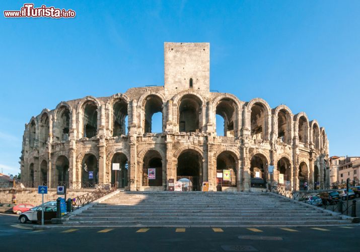 Immagine L'anfiteatro di Arles in Provenza