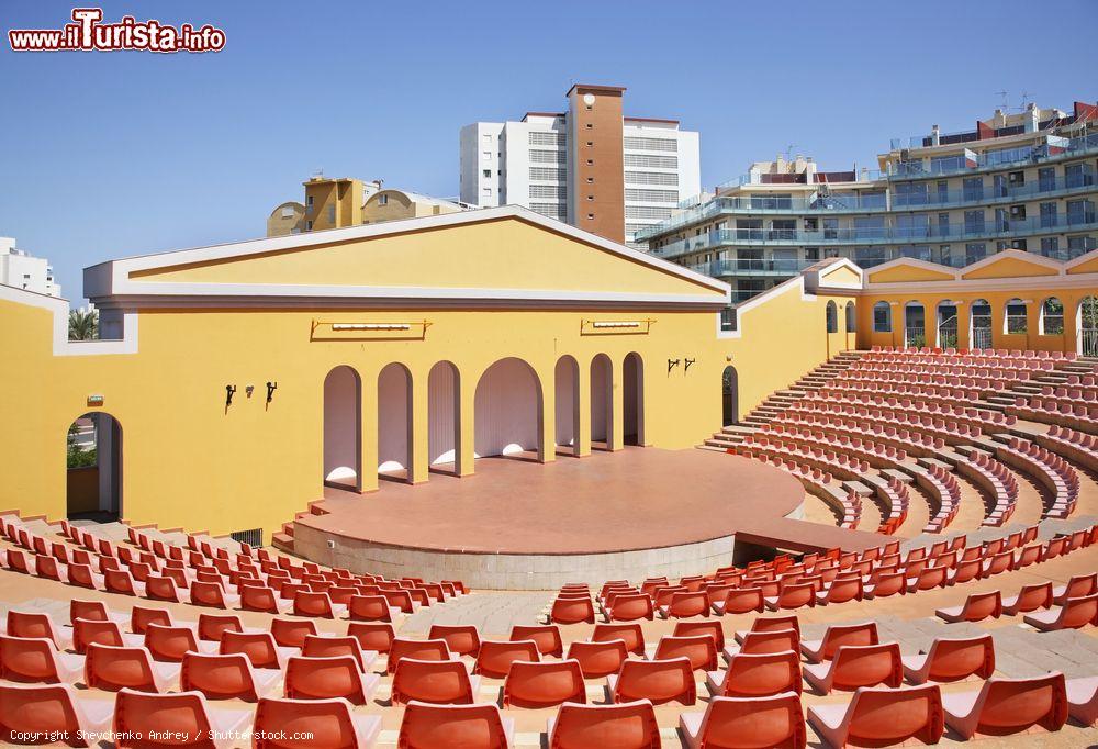 Immagine Anfiteatro nella cittadina di Calpe, provincia di Alicante, Spagna - © Shevchenko Andrey / Shutterstock.com