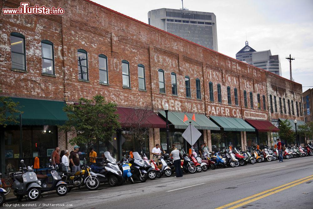 Immagine L'annuale raduno Scoot-A-Que nel centro di Columbus, Ohio, nei pressi del North Market (USA)  - © aceshot1 / Shutterstock.com