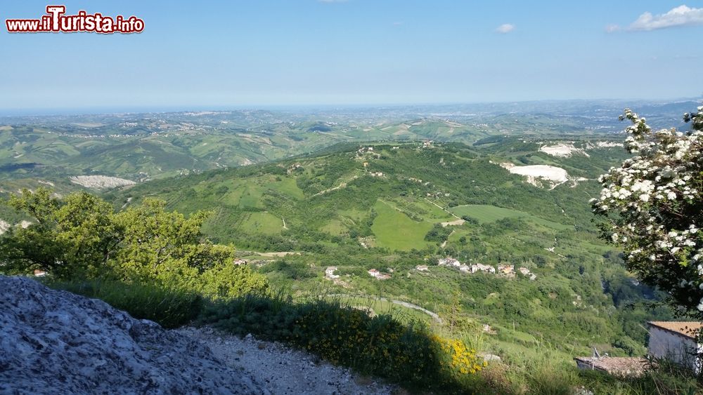 Immagine Panorama delle valli che dal massiccio della Maiella scendono al mare Adriatico: siamo a Guardiagrele