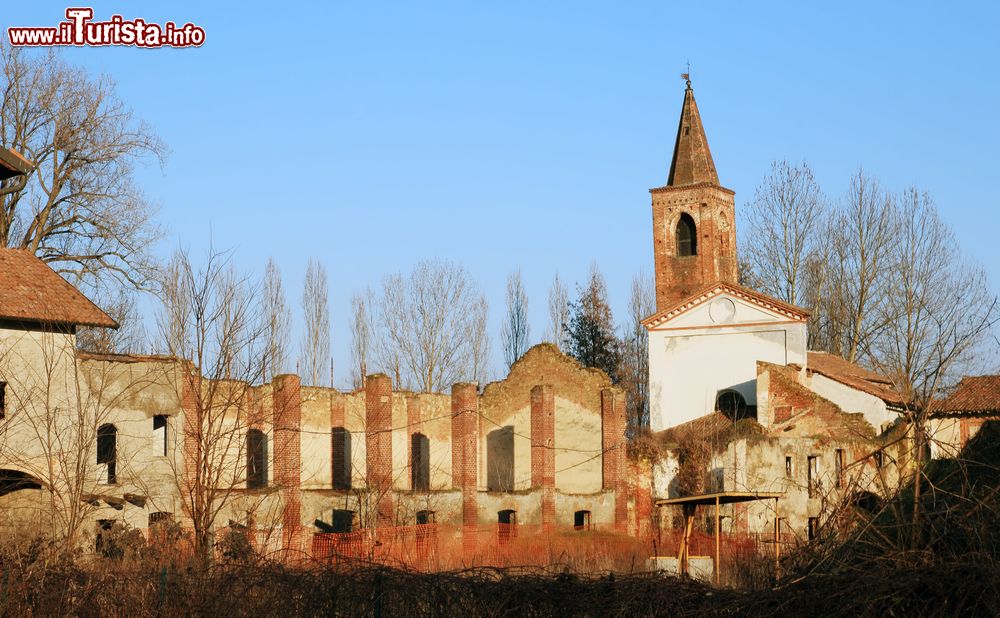 Immagine L'antica abbazia di Sant' Albino fondata nel 773 dopo Cristo da Carlomagno a Mortara