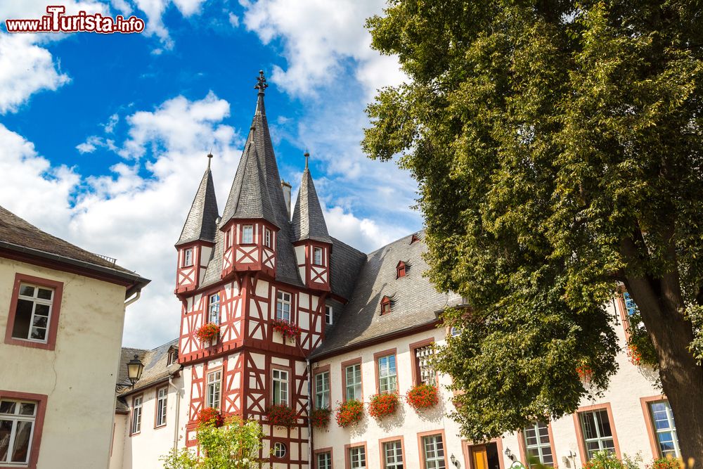 Immagine Antica architettura nella cittadina di Rudesheim vicino al fiume Reno, Assia, Germania.