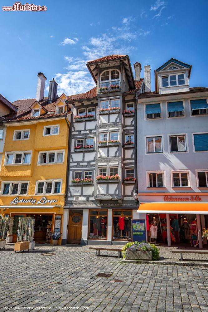 Immagine Antica casa a graticcio nel centro di Lindau, Germania, in una giornata di sole - © Eduard Valentinov / Shutterstock.com