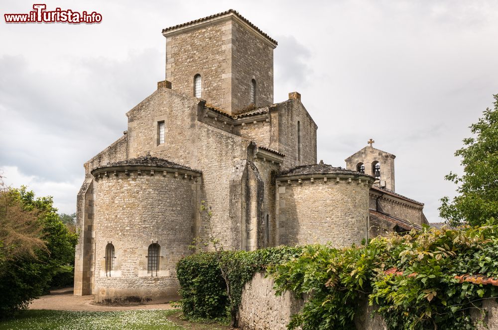 Immagine Antica chiesa in stile carolingio a Germigny-des-Pres in Francia