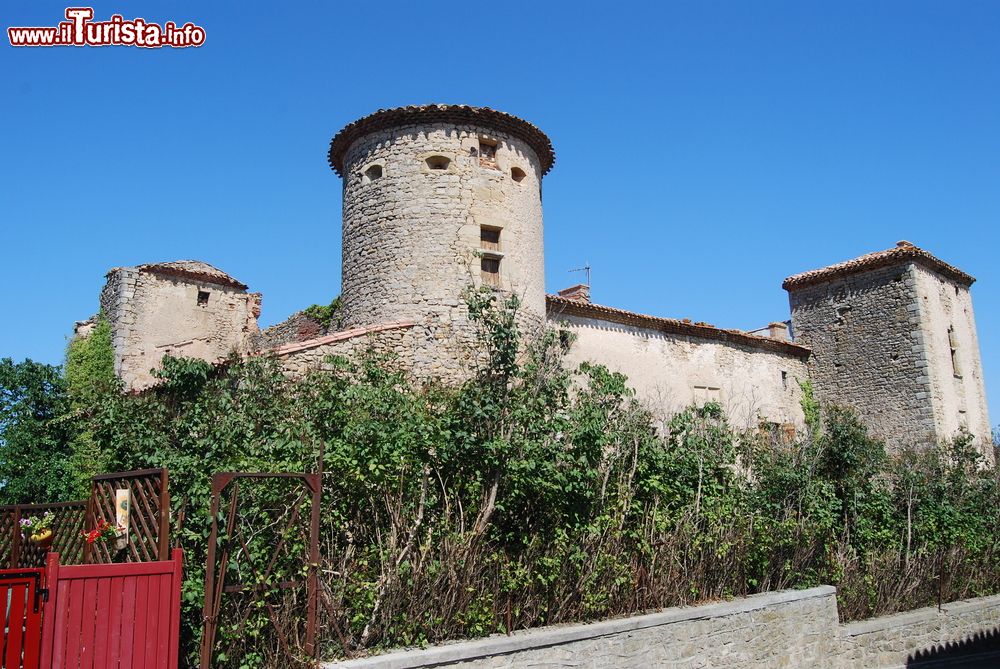 Immagine Antica costruzione in pietra nel borgo francese di Rennes-le-Chateau, regione della Linguadoca-Rossiglione.