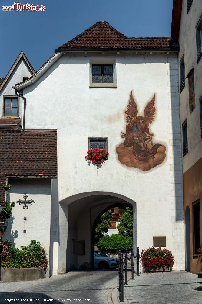 Immagine Antica porta cittadina di Bludenz, Austria. Un tempo parte del sistema difensivo, oggi è fra le attrazioni turistiche - © Karl Allen Lugmayer / Shutterstock.com