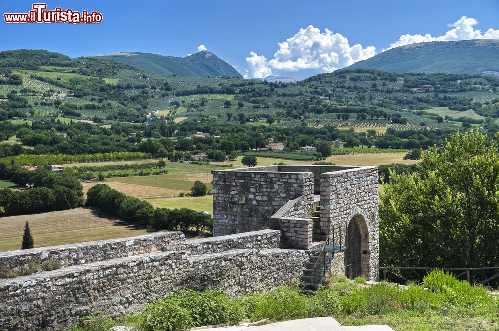 Immagine Antica torre di Spello, Umbria. Da qui il panorama sul territorio circostante è fra i più suggestivi che si possano ammirare.