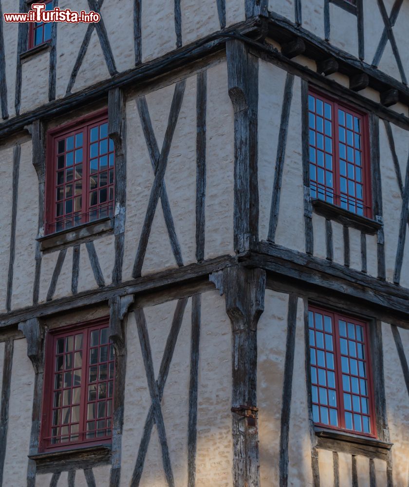 Immagine Antiche case a graticcio in Place des Halles nel centro di Niort in Francia