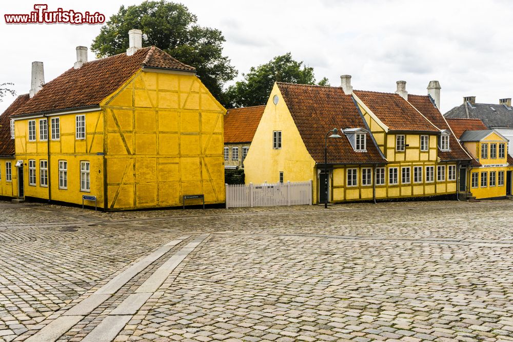 Immagine Antiche case nella piazza di Roskilde, Danimarca. Questa cittadina è stata capitale della Danimarca sino al 1443 quando Copenaghen assunse questo ruolo.
