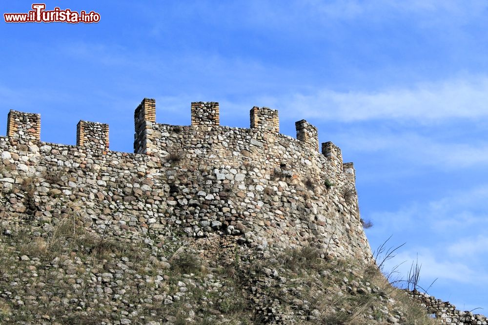 Immagine Antiche mura difensive a Lonato del Garda, Lombardia, Italia. Sotto questa linea militare venne combattuta la battaglia di Lonato tra i francesi guidati da Napoleone Bonaparte e gli austriaci di Peter Vitus von Quosdanovich.