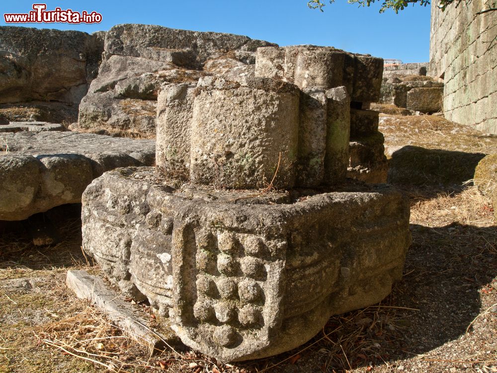 Immagine Antiche rovine al castello di Ribadavia, Spagna. Alcuni resti del maniero de los Condes.