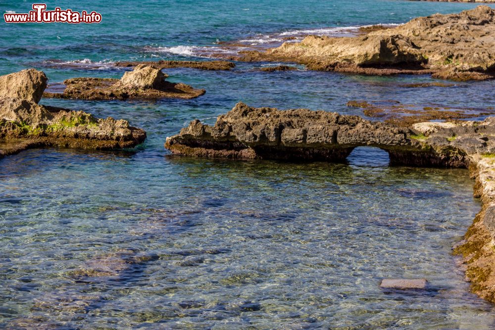 Immagine Antiche rovine romane a Calpe, Spagna: si tratta dei Bagni della Regina che risalgono al IV° secolo d.C.