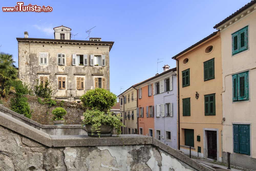 Immagine Antichi edifici nel centro storico di Cormons in Friuli e la Chiesa di S. Adalberto