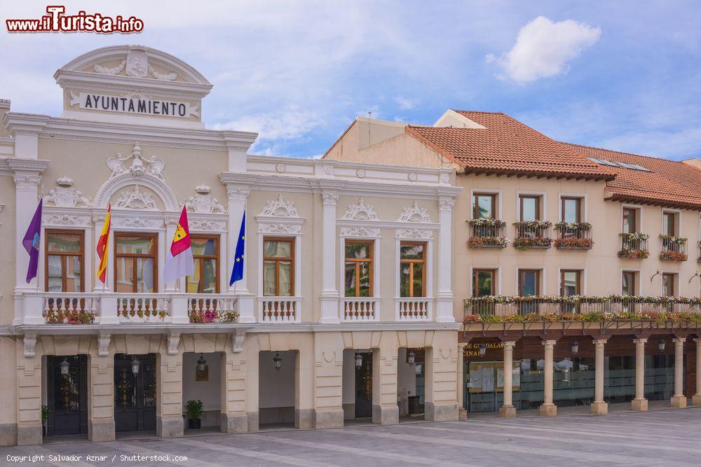 Immagine Antichi edifici sulla piazza principale di Guadalajara, Spagna - © Salvador Aznar / Shutterstock.com