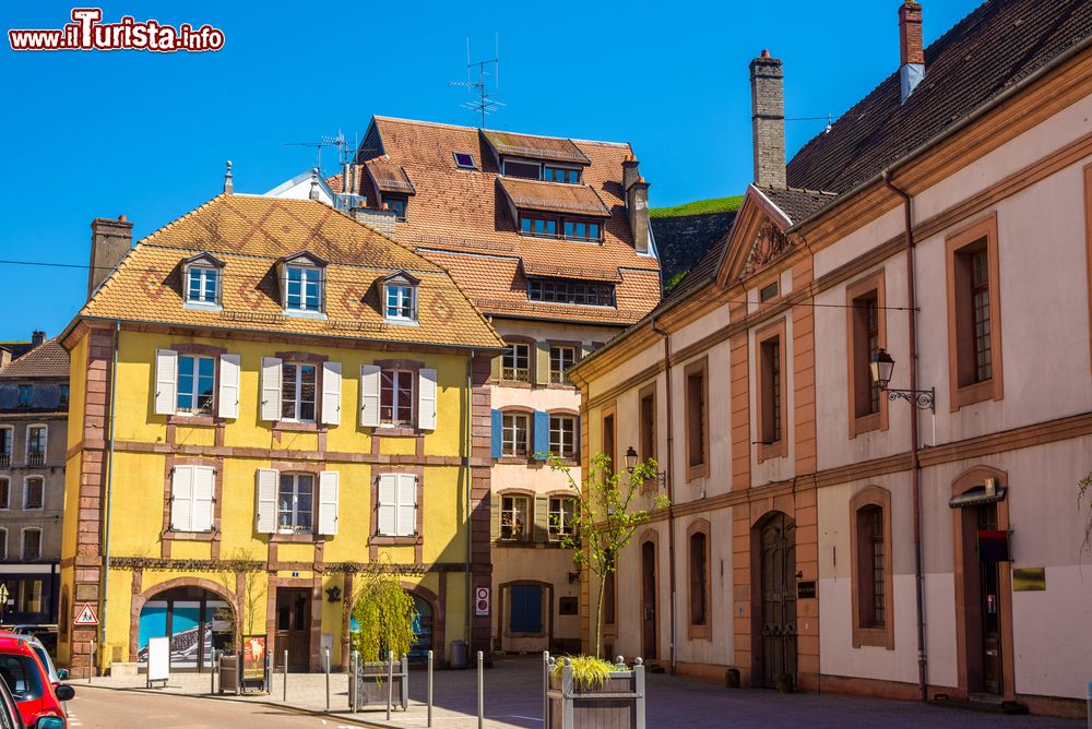 Immagine Antichi palazzi nel centro storico di Belfort, Francia.