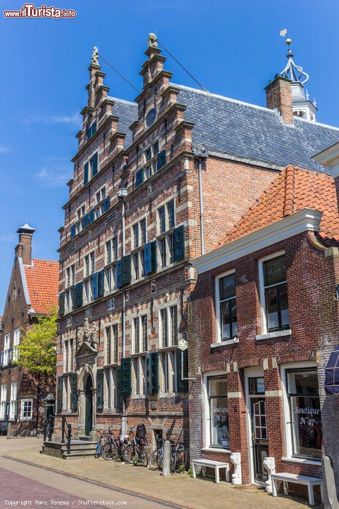 Immagine L'antico Municipio della cittadina di Naarden, Paesi Bassi. Passeggiando alla scoperta del centro storico se ne possono ammirare gli angoli più suggestivi - © Marc Venema / Shutterstock.com