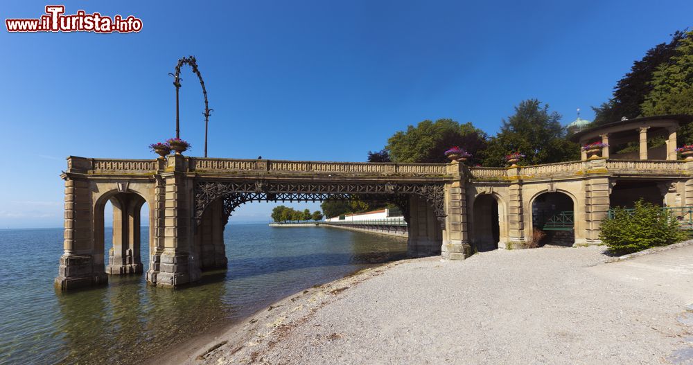 Immagine L'antico pontile del castello di Friedrichshafen sul Lago di Costanza, in Germania.