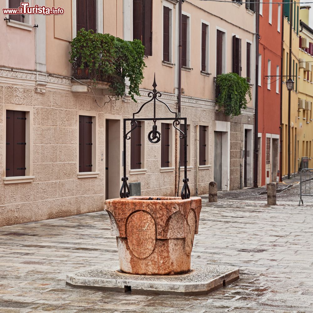 Immagine Antico pozzo nel centro storico di Adria nel Polesine (Veneto)