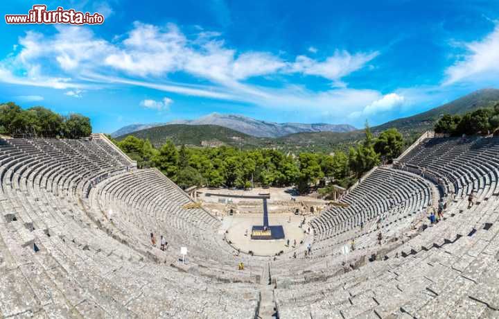 Immagine L'Antico teatro di Epidauro, in Grecia, è stato costruito nel 350 a.C.