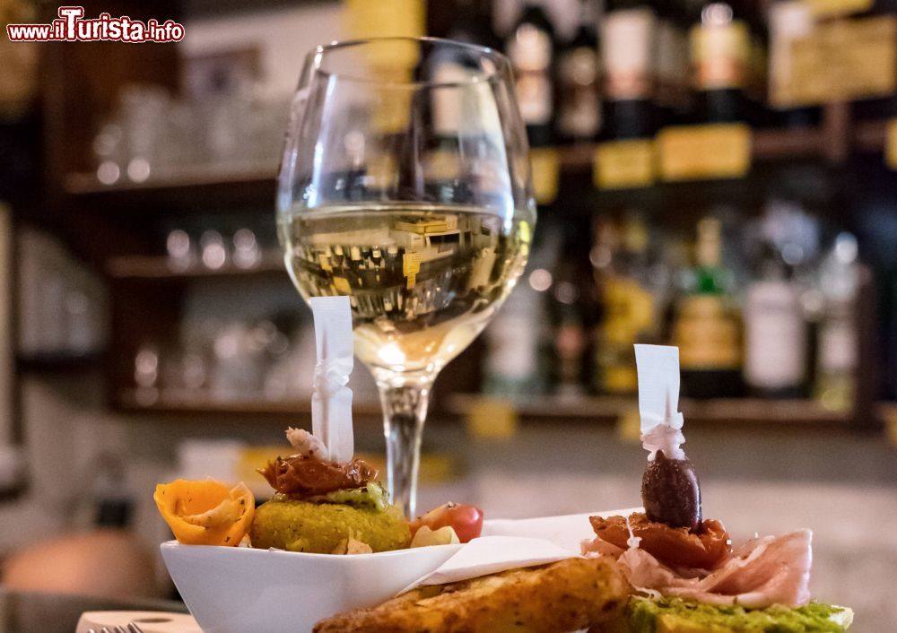 Immagine Antipasto tipico del veneto in una enoteca del padovano.