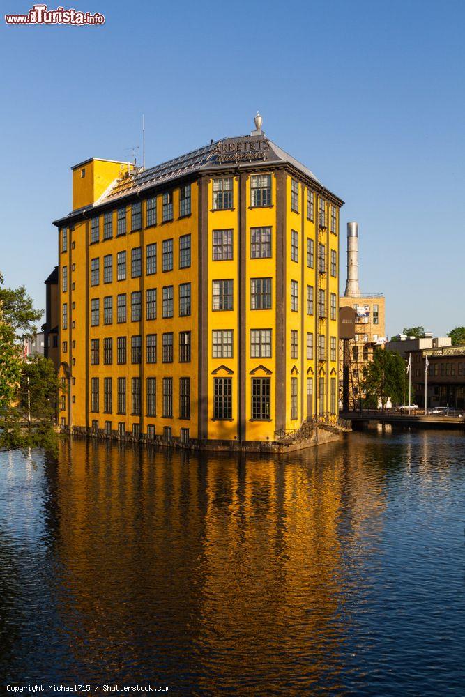 Immagine Arbetets Museum (Museo del Lavoro) sul fiume Motala a Norrkoping, Svezia - © Michael715 / Shutterstock.com