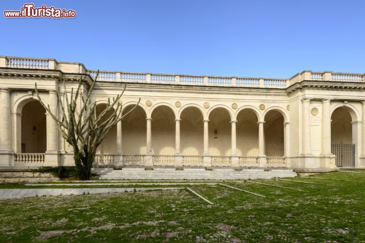 Immagine Arcate nella piazza di fronte alla chiesa di Santo Stefano a Lavagna, Liguria