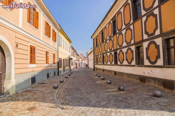 Immagine L'architettura del centro storico di Varazdin (Croazia) è molto affascinante e può vantare edifici in stile barocco, rococò e neoclassico - foto © Valery Rokhin