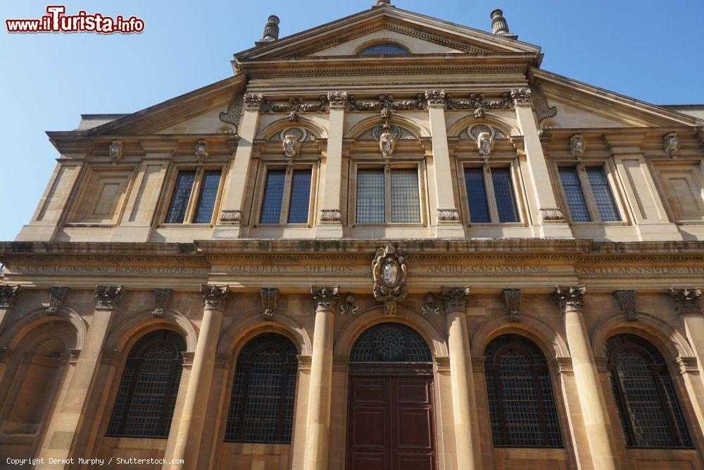 Immagine Architettura classica e colonnato per un edificio del centro di Oxford, Inghilterra - © Dermot Murphy / Shutterstock.com