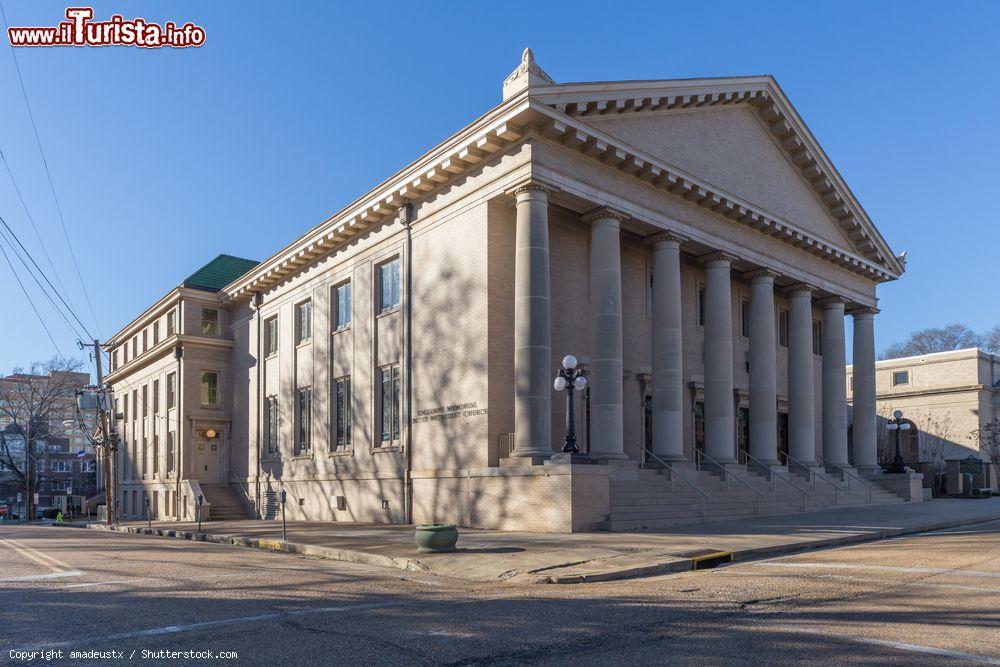 Immagine Architettura classica per un edificio del centro città di Jackson, Mississippi, USA - © amadeustx / Shutterstock.com