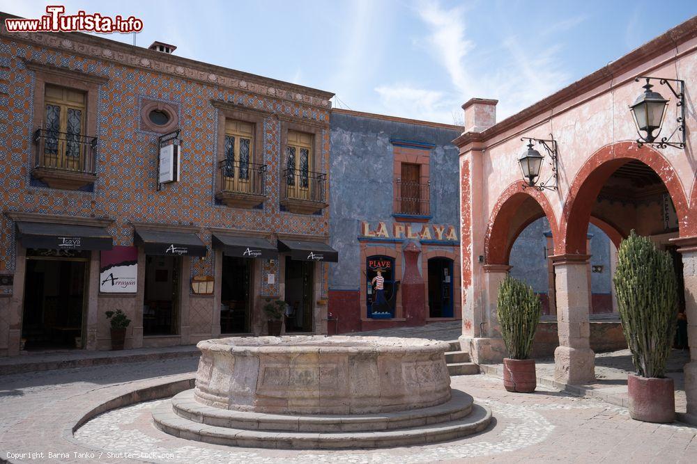 Immagine Architettura coloniale nella città di Bernal, Queretaro, Messico. A fondarla nel 1642 fu il soldato spagnolo Alonso Cabrera - © Barna Tanko / Shutterstock.com