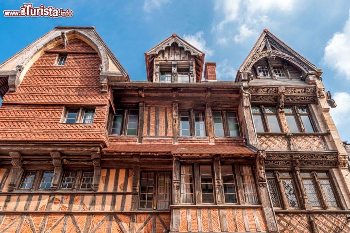 Immagine Architettura del Manoir de la Salamandre, storica casa in stile Tudor di Etretat, Francia - © Rangzen / Shutterstock.com