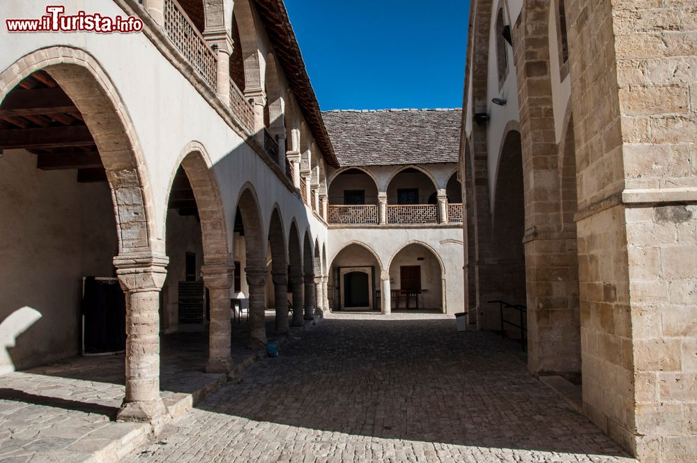 Immagine Architettura del monastero della Santa Croce a Omodos, Cipro.