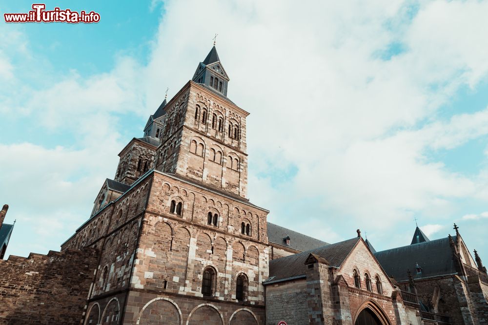 Immagine Architettura della basilica di San Servazio nel centro storico di Maastricht, Olanda.