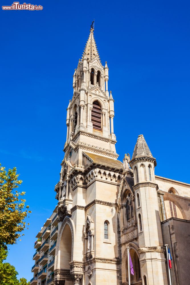 Immagine Architettura della chiesa di Santa Perpetua a Nimes, Francia, in stile gotico.