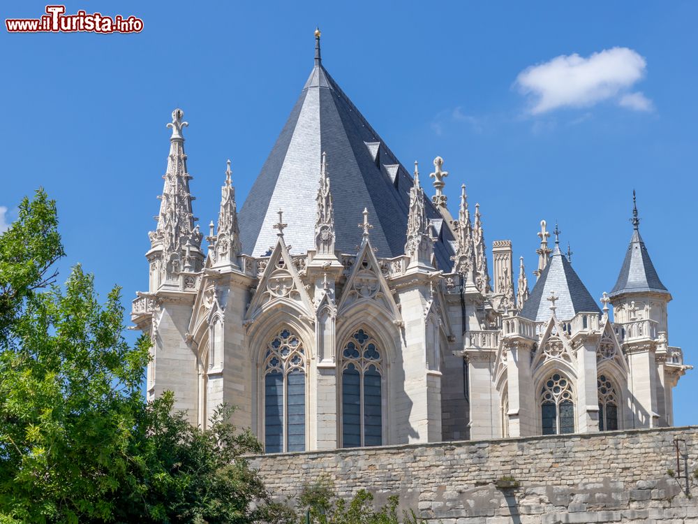 Immagine Architettura della Sainte-Chapelle al castello di Vincennes, villaggio nei pressi di Parigi, Francia.