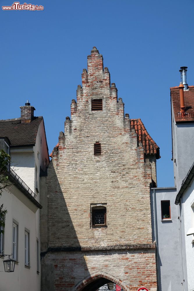 Immagine Architettura della Sandauer Tor a Landsberg am Lech, Germania. Rappresenta l'antico ingresso nord della cittadina della Baviera.